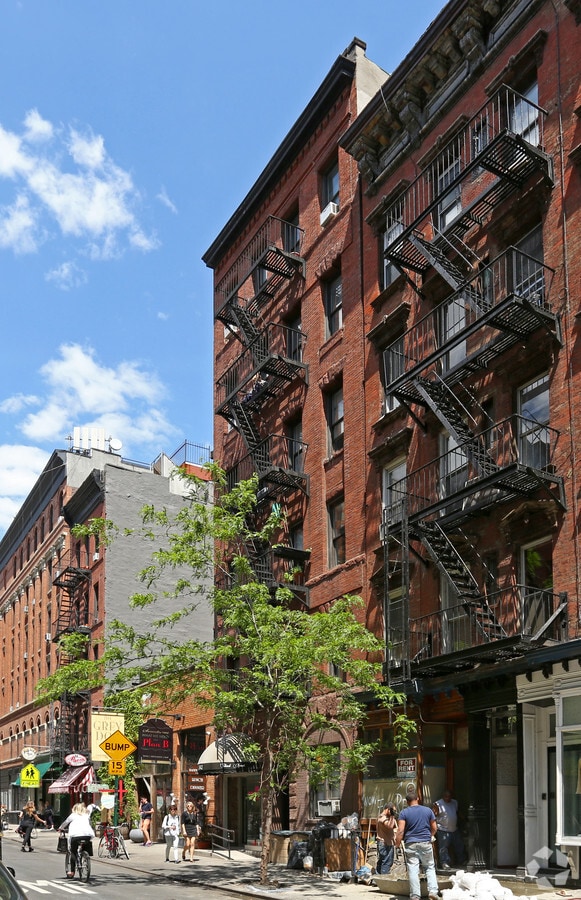 242 Mulberry St, New York, NY 10012