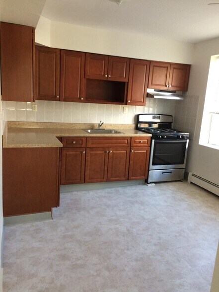 8301 101st Ave, Ozone Park, NY for sale - Interior Photo - Image 1 of 1