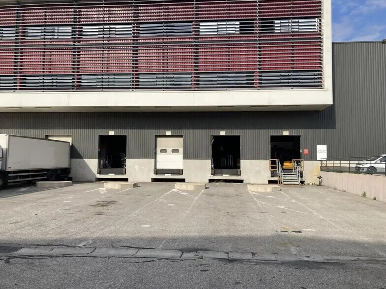 Industrial in La Crau for lease - Building Photo - Image 2 of 7