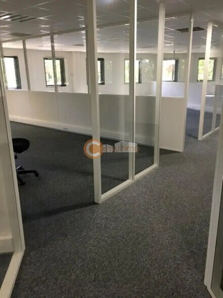 Office in Mérignac for lease - Interior Photo - Image 1 of 12
