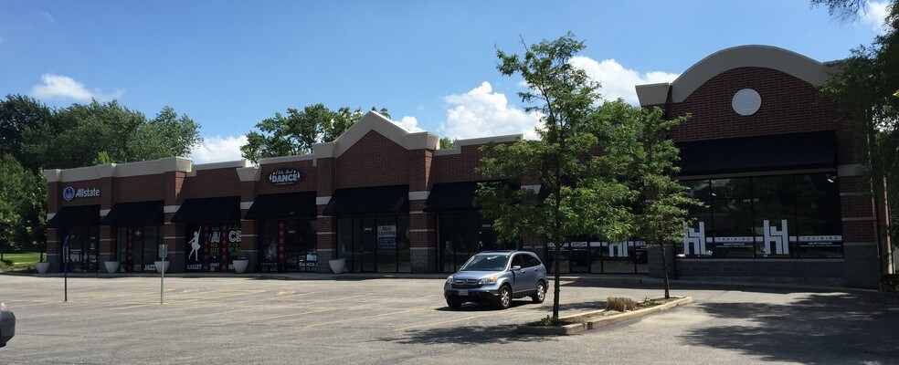 26W269-26W297 Geneva Rd, Winfield, IL for sale - Building Photo - Image 1 of 1