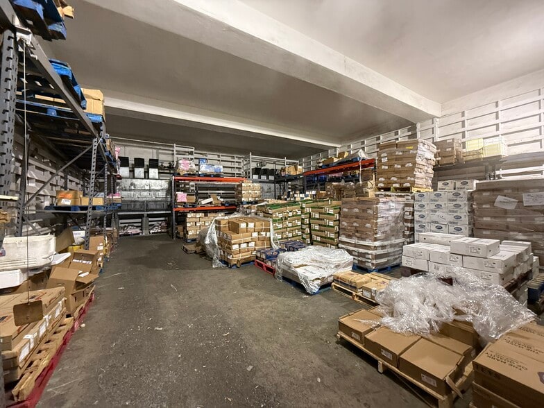 517 Cummins St, Honolulu, HI for sale - Building Photo - Image 3 of 9