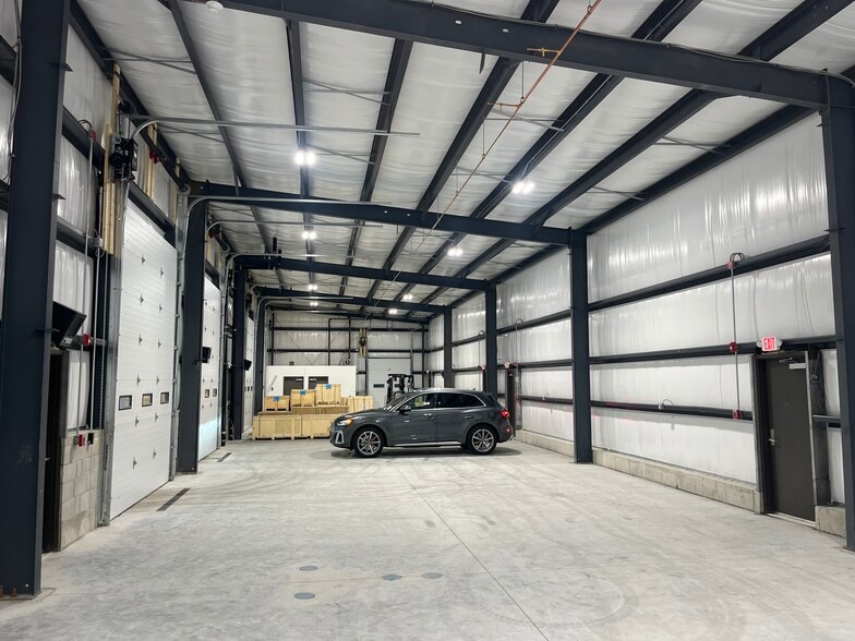 546 Stafford, Cherry Valley, MA for lease - Interior Photo - Image 3 of 8