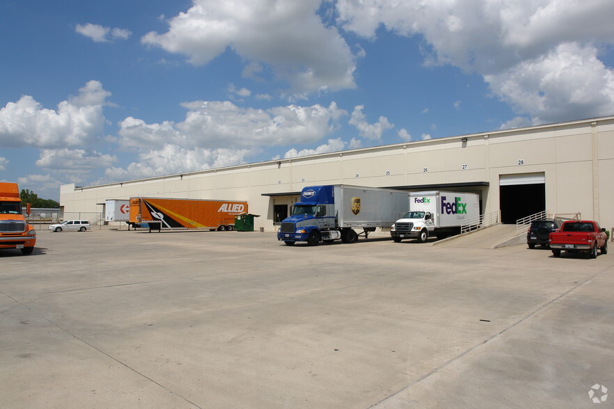 9010 W Little York Rd, Houston, TX for lease - Building Photo - Image 2 of 7