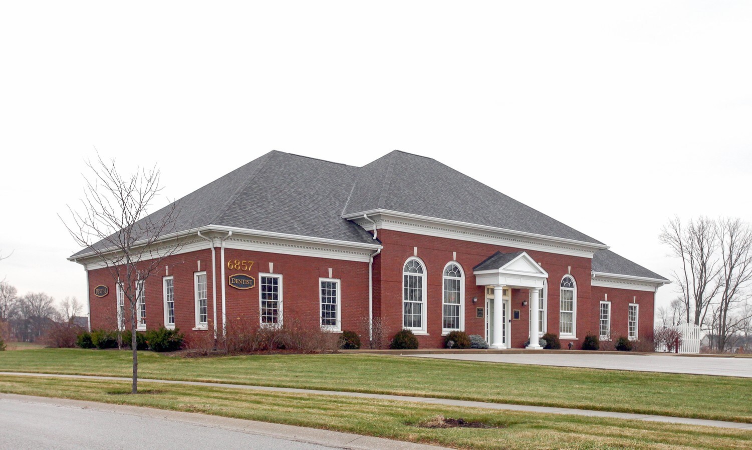 6857 Stonegate Dr, Zionsville, IN 46077