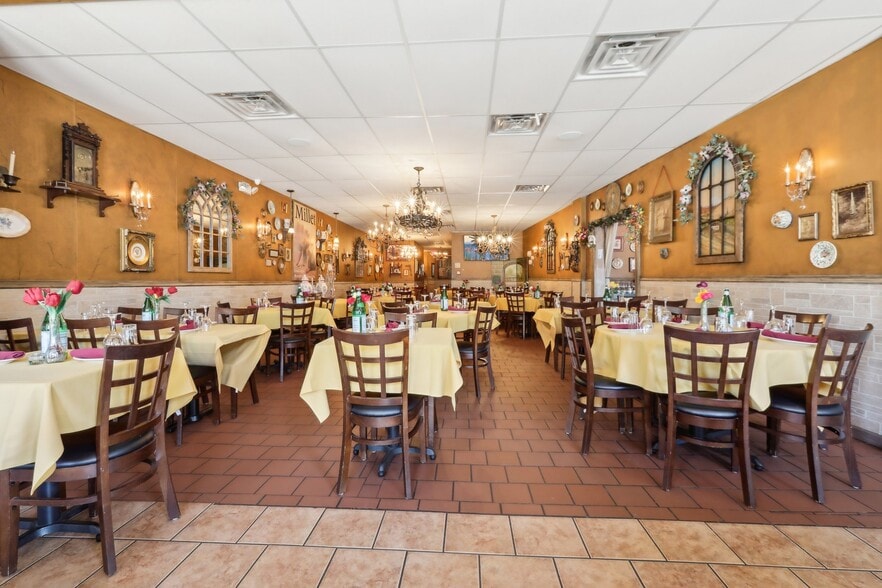 359-361 Bloomfield Ave, Caldwell, NJ for sale - Interior Photo - Image 1 of 31