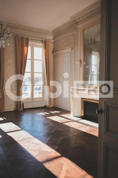 Office in La Rochelle for sale - Building Photo - Image 2 of 3