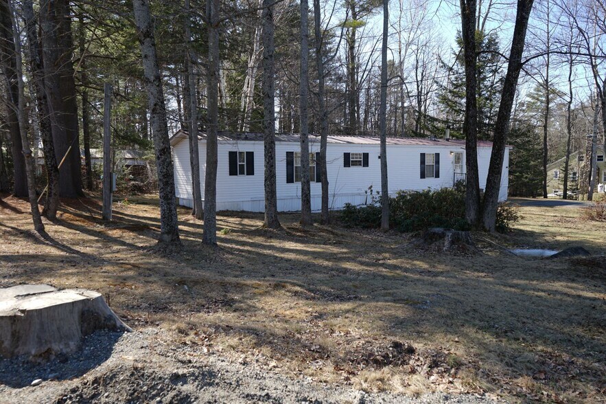 929 Main St, Wilton, ME 04294