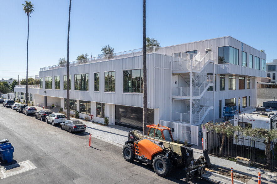 3609 S 10th Ave, Los Angeles, CA for lease - Building Photo - Image 1 of 3