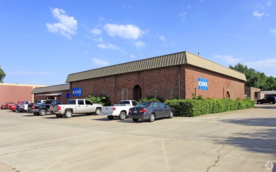 3701 SW 29th St, Oklahoma City, OK for lease - Primary Photo - Image 1 of 4