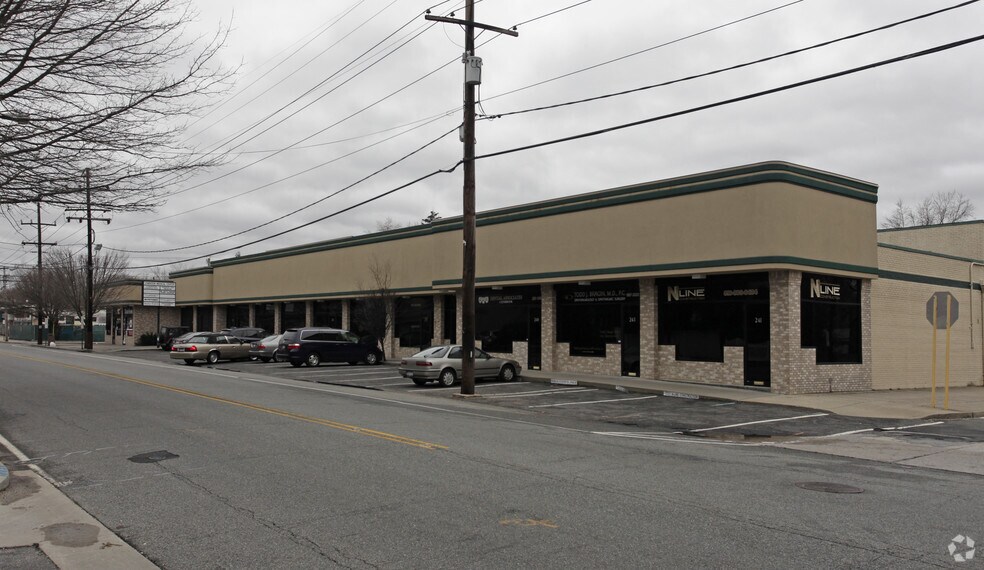241-259 Broadway, Lynbrook, NY for sale - Primary Photo - Image 1 of 1