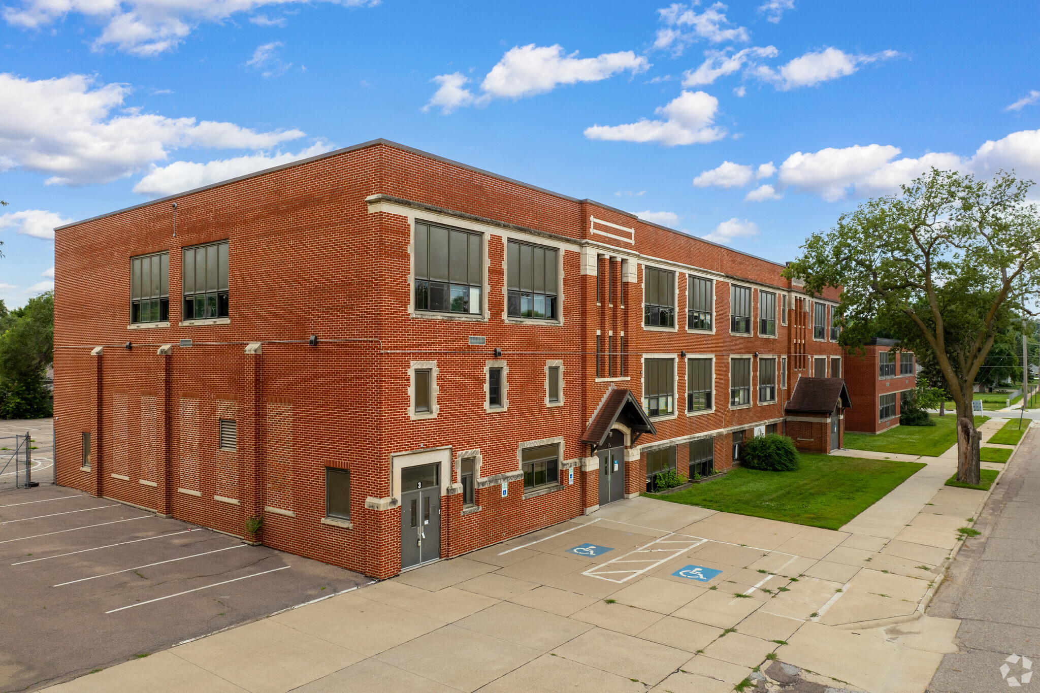 1114 W 27th St, Sioux City, IA for sale Building Photo- Image 1 of 1