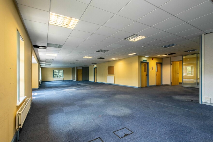 Lawrence Way, Nottingham for lease - Interior Photo - Image 3 of 10