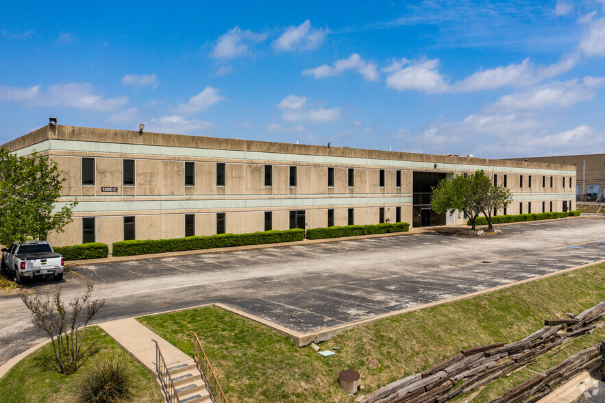 1300 E Anderson Ln, Austin, TX for sale - Building Photo - Image 3 of 7