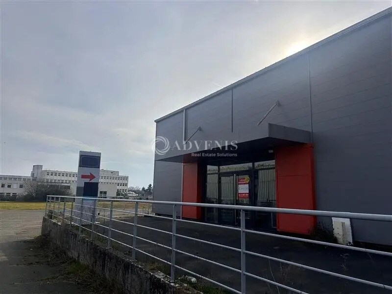 Retail in Le Mans for lease Building Photo- Image 1 of 6
