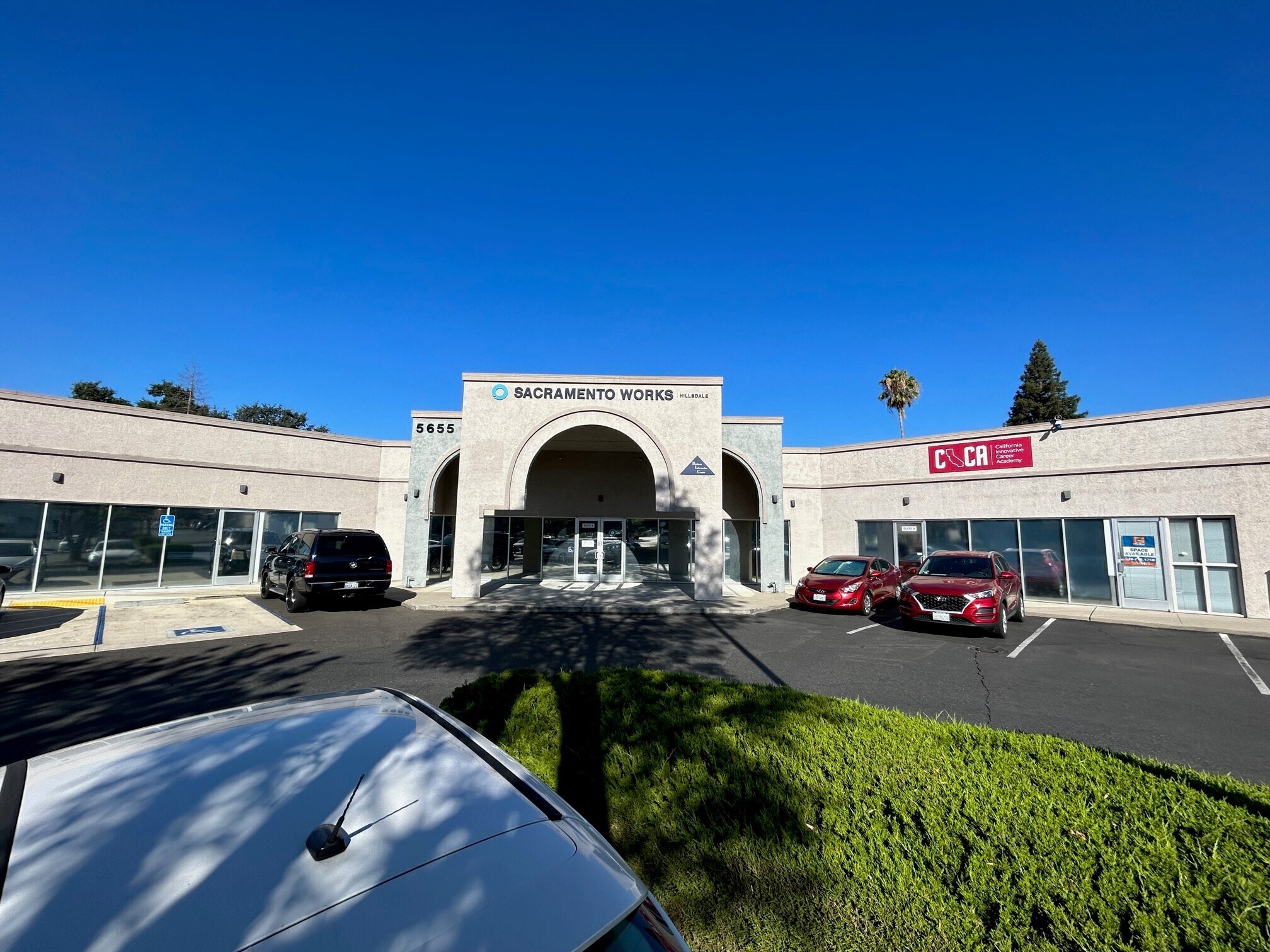 5655-5675 Hillsdale Blvd, Sacramento, CA for lease Building Photo- Image 1 of 6