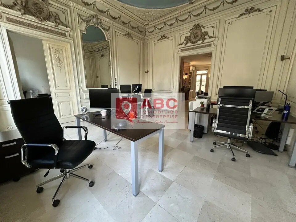Vente Bureaux 182 m² à 448 m² - Photo 1