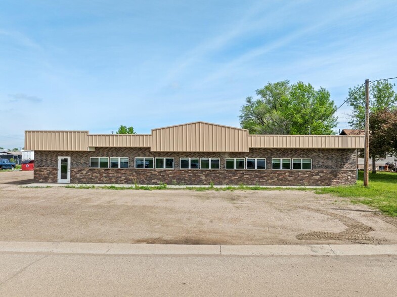 4415 Burdick Expy E, Minot, ND for lease - Primary Photo - Image 1 of 30