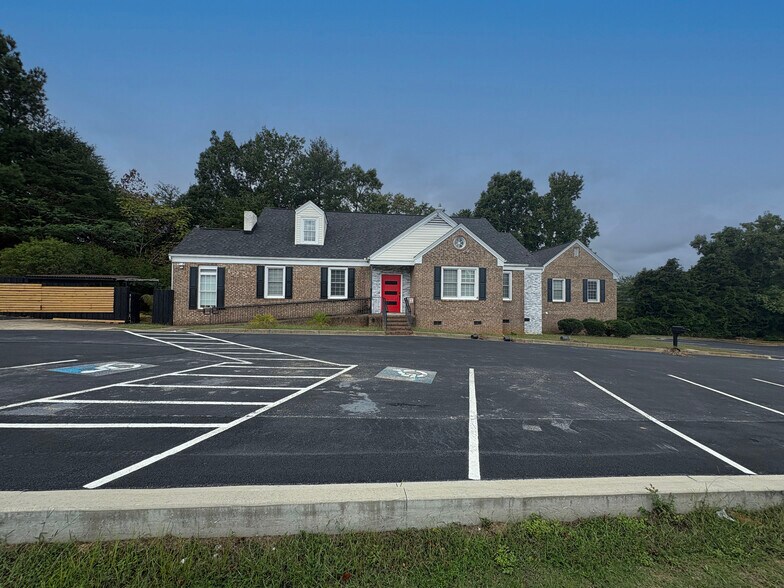 125 Pelham Commons Blvd, Greenville, SC for lease - Building Photo - Image 1 of 17
