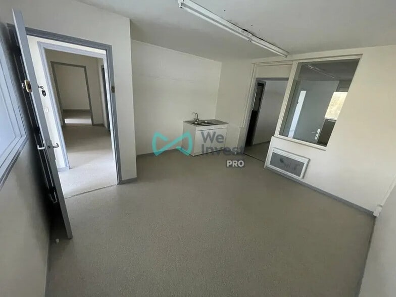 Office in Tinqueux for lease - Interior Photo - Image 2 of 6