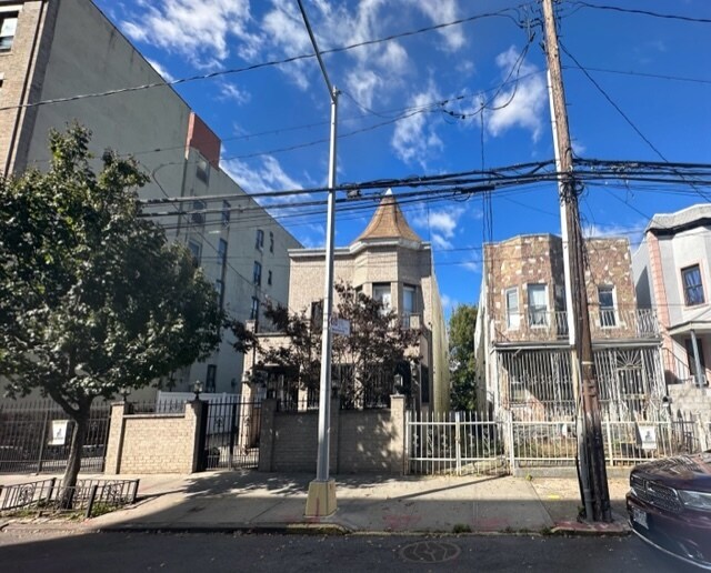 1305 Hoe Ave, Bronx, NY for sale Primary Photo- Image 1 of 1