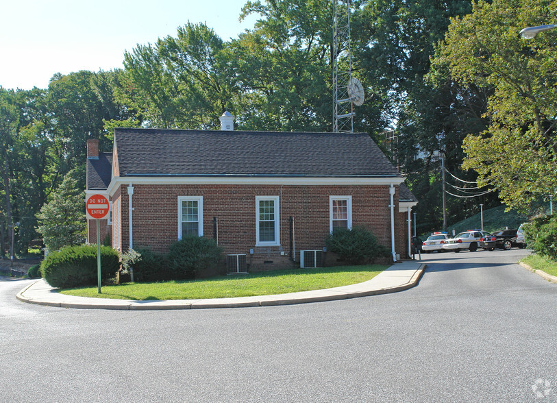 200 N Broad St, Woodbury, NJ for lease - Building Photo - Image 2 of 4