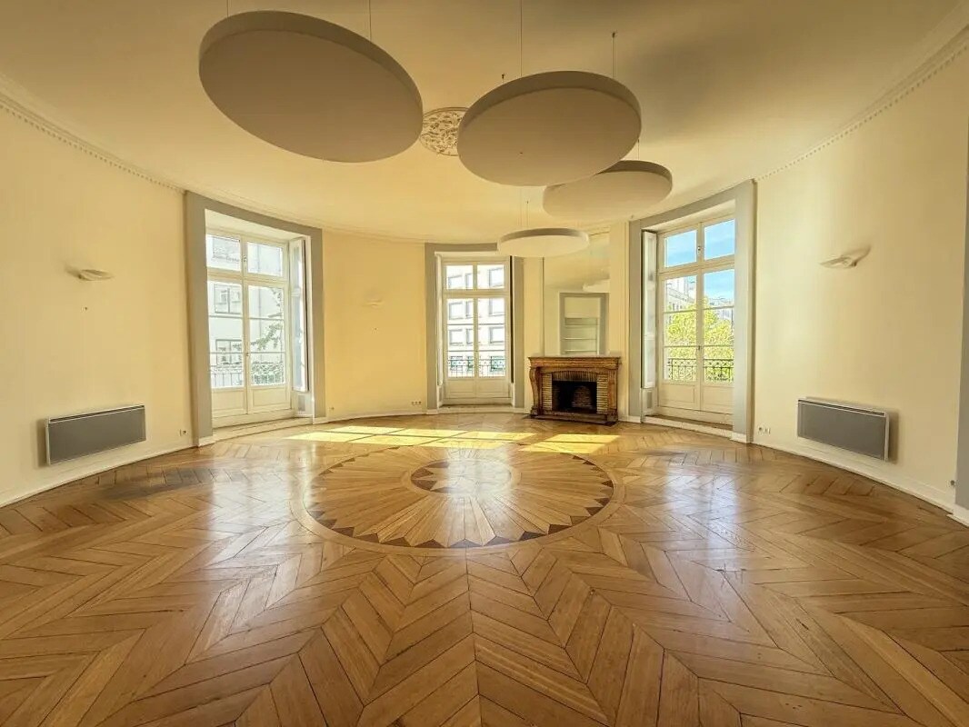 Office in Nantes for lease Interior Photo- Image 1 of 5