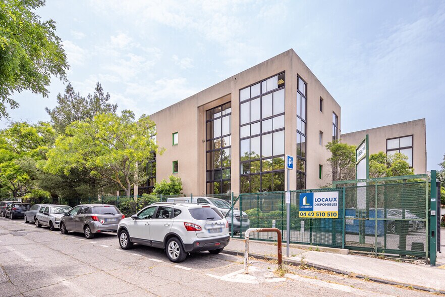 Office in Marseille for sale - Building Photo - Image 2 of 3