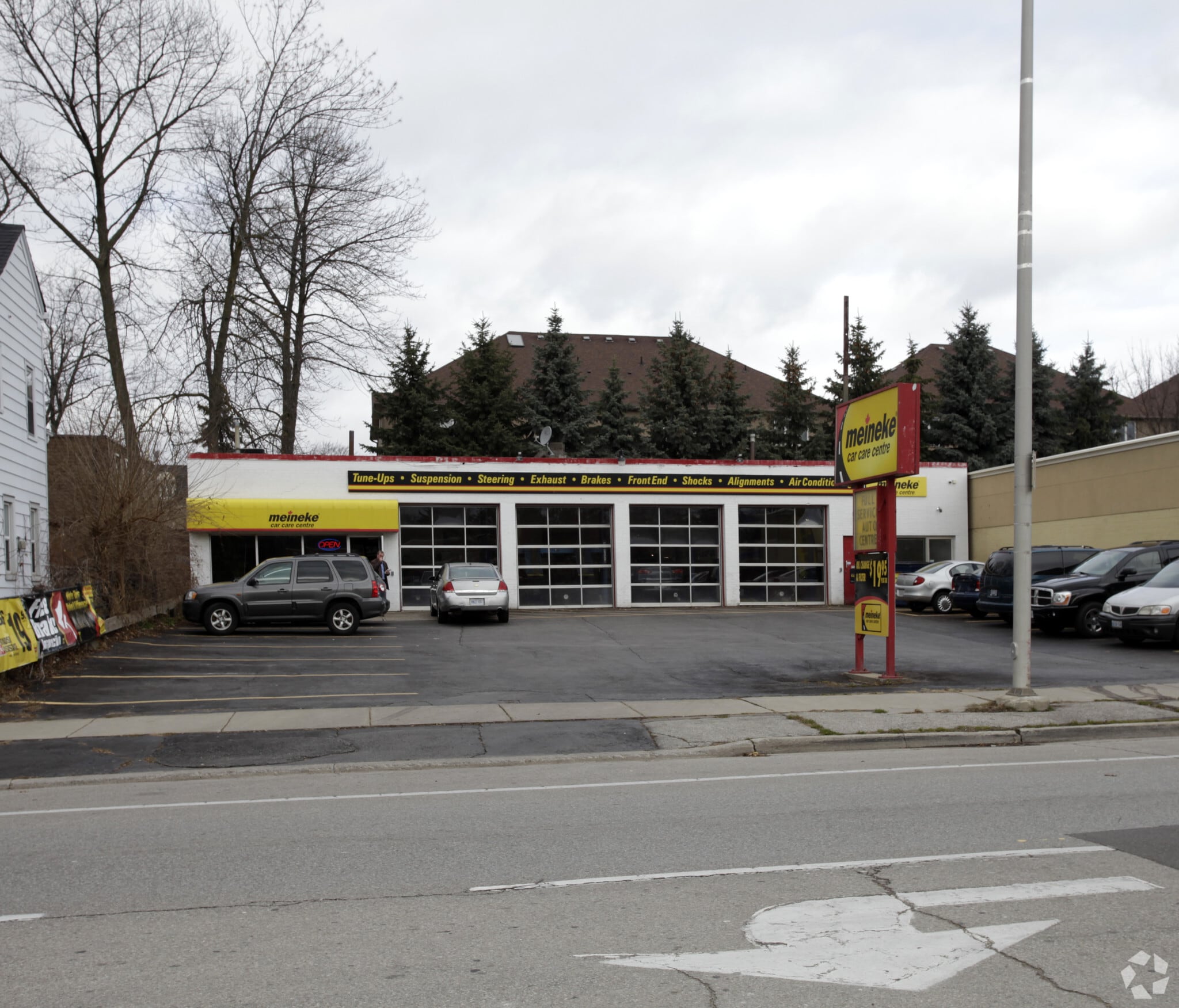 143 Lakeshore Rd W, Oakville, ON for sale Primary Photo- Image 1 of 1