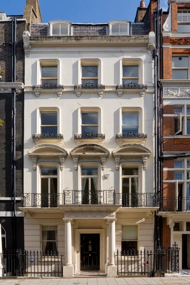 47 Charles St, London for lease - Building Photo - Image 2 of 3