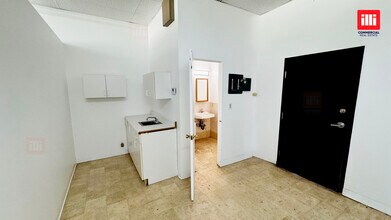 4304-4324 Cochran St, Simi Valley, CA for lease Interior Photo- Image 2 of 2