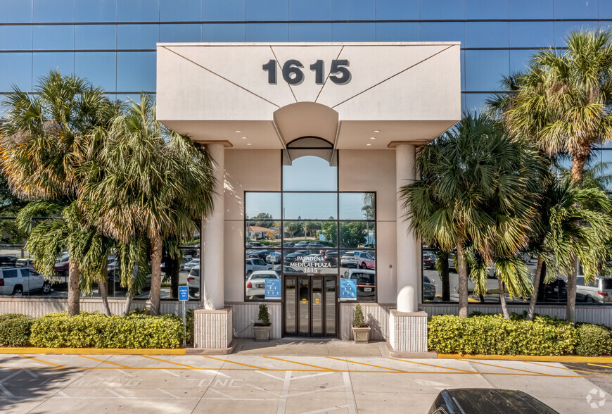 1615 Pasadena Ave S, Saint Petersburg, FL for lease - Building Photo - Image 1 of 11