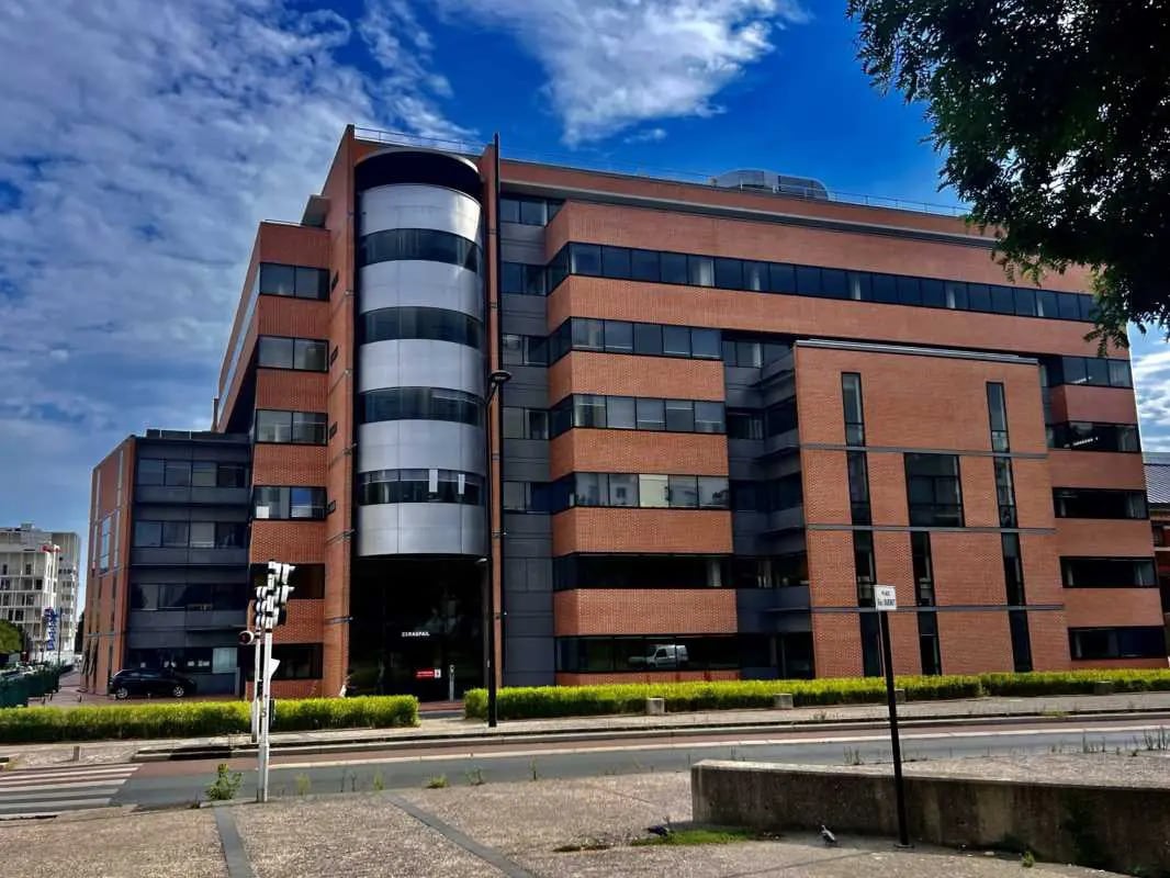 Office in Ivry-sur-Seine for lease Building Photo- Image 1 of 14