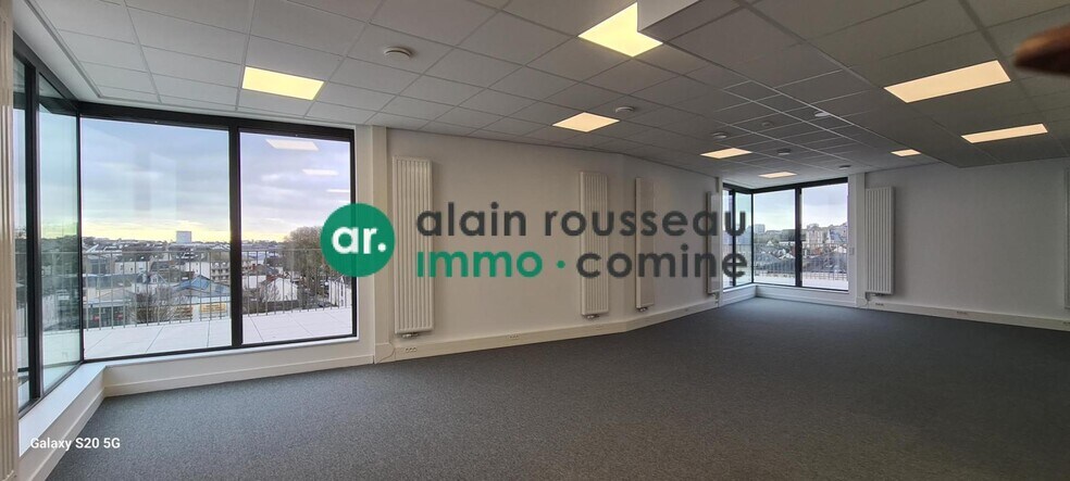 Office in Angers for lease - Interior Photo - Image 2 of 4