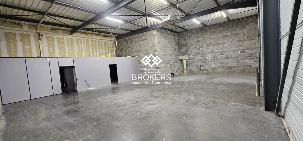 Retail in COURNON-D'AUVERGNE for lease - Interior Photo - Image 3 of 11