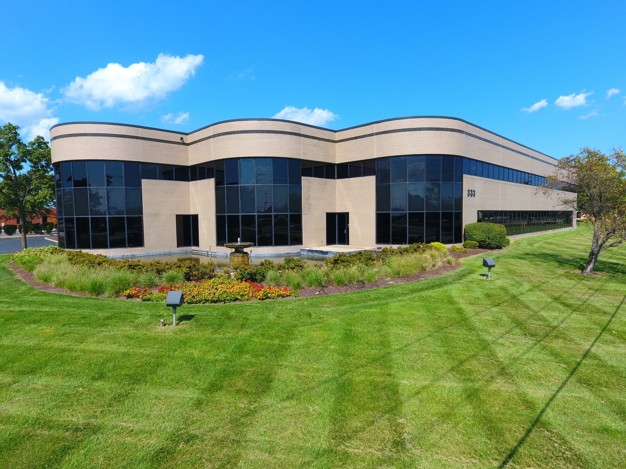 333 Salem Pl, Fairview Heights, IL for lease Building Photo- Image 1 of 15