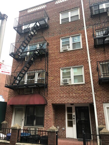 3116 31st St, Astoria, NY for sale - Primary Photo - Image 1 of 1