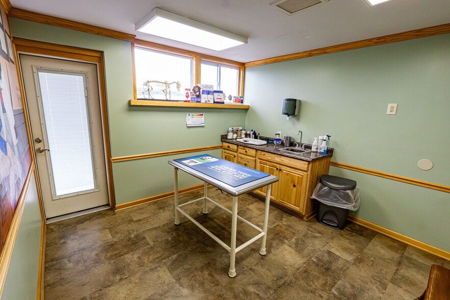 191 Wallins Corners Rd, Amsterdam, NY for sale - Building Photo - Image 2 of 16