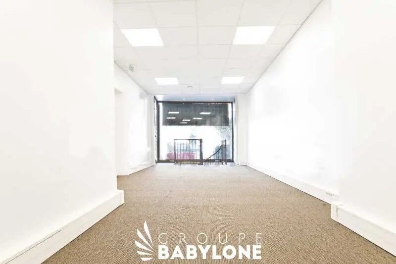 17 Rue Beffroy, Neuilly-sur-Seine for lease - Interior Photo - Image 2 of 7