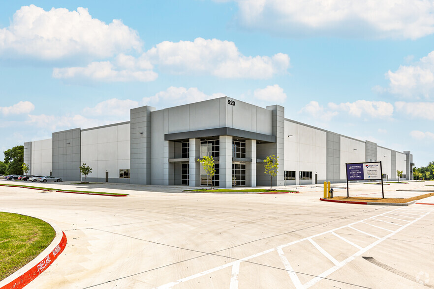 920 S Western Blvd, Denton, TX for lease - Building Photo - Image 2 of 9