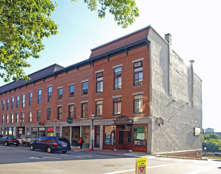 94 Main St, Auburn, ME 04210