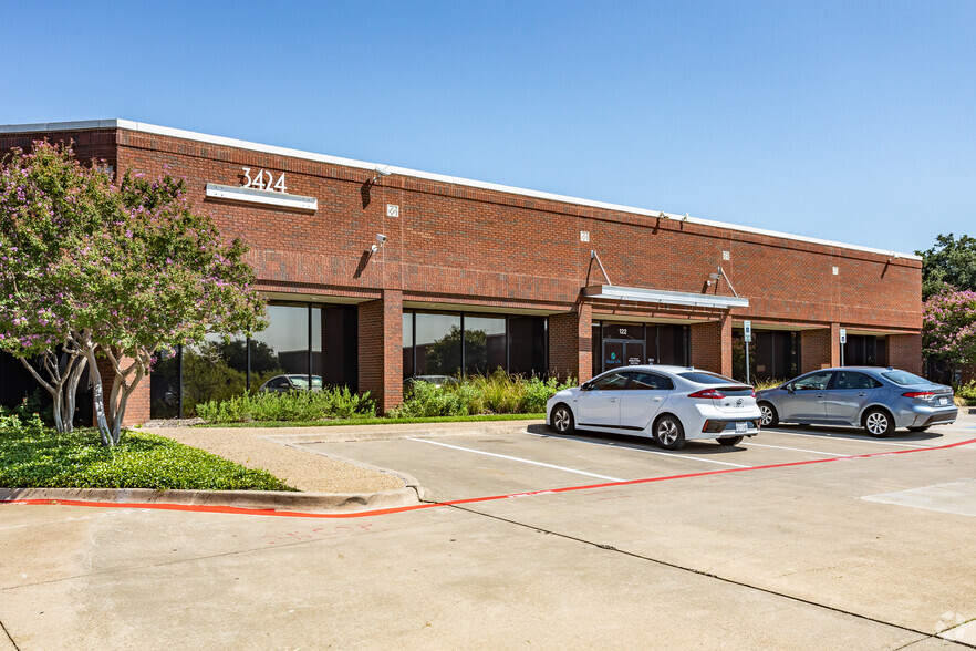 3424 Midcourt Rd, Carrollton, TX for lease - Building Photo - Image 1 of 9