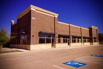 609 E Oates Rd, Garland, TX for lease Building Photo- Image 2 of 3