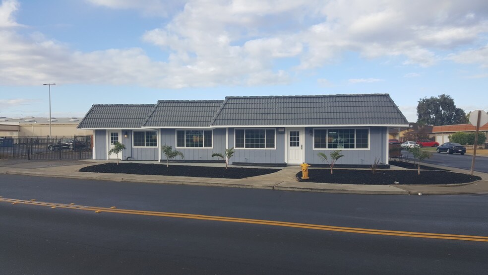 191 197 N Northwoods Ave Manteca Ca 95336 Loopnet Com