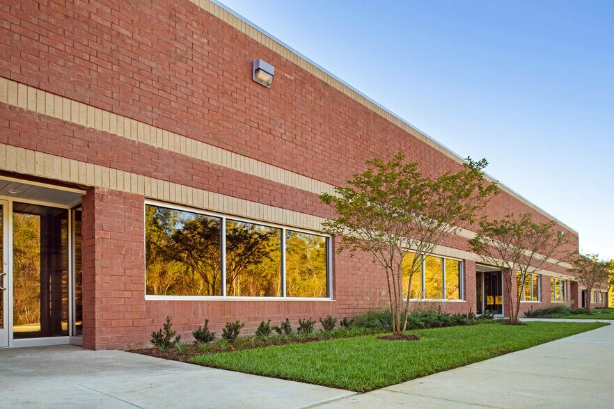 8184 Hwy 44, Gonzales, LA 70737 Pelican Point Commerce Center