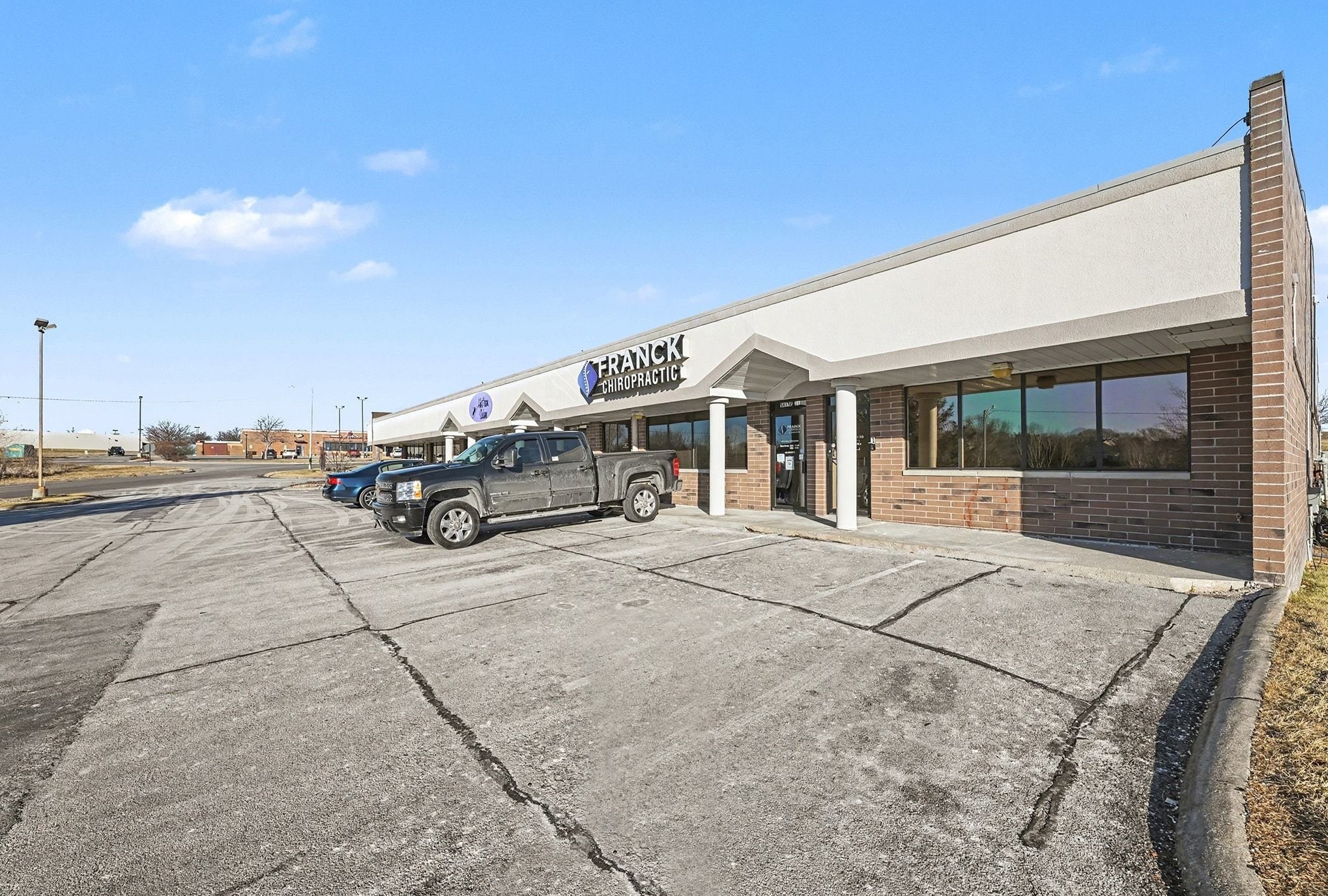 955 N Adams St, Papillion, NE for lease Building Photo- Image 1 of 22