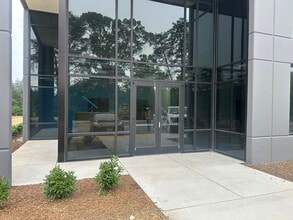 1221 Wilson Rd, Glen Burnie, MD for lease Lobby- Image 1 of 11