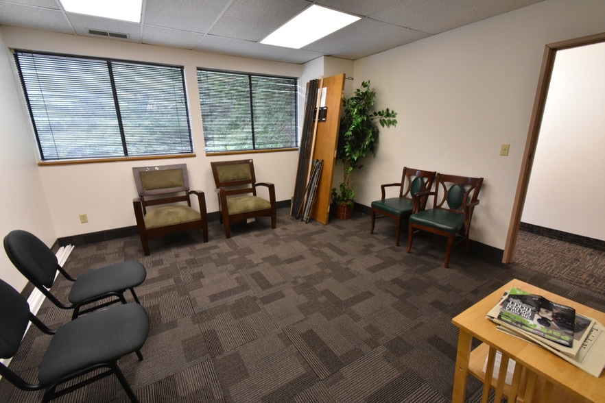 7710-7714 Brooklyn Blvd, Minneapolis, MN for lease - Lobby - Image 2 of 8