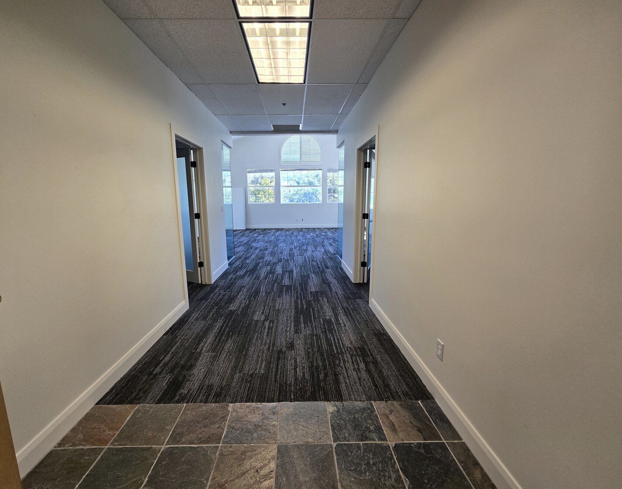 533 W 2600 S, Bountiful, UT for lease Interior Photo- Image 1 of 9
