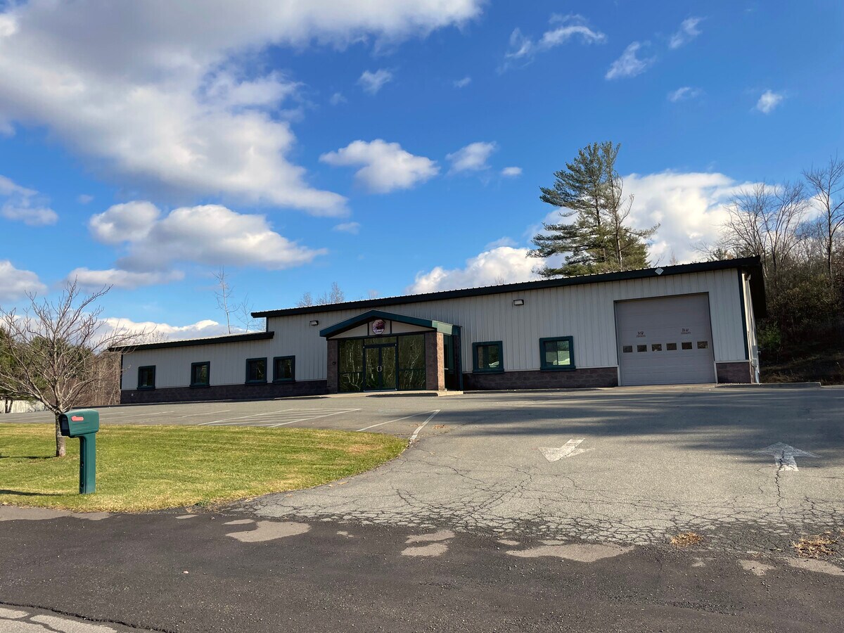 31 Commercial Dr, Castleton On Hudson, NY 12033